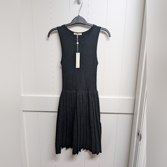 Trina Turk Dresses & Skirts - Trina Turk Charcoal Ribbed Knit Top